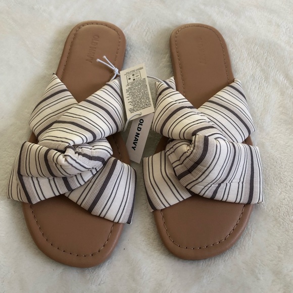Old Navy Shoes - New old navy padded soft twist flat sandals, women size 7